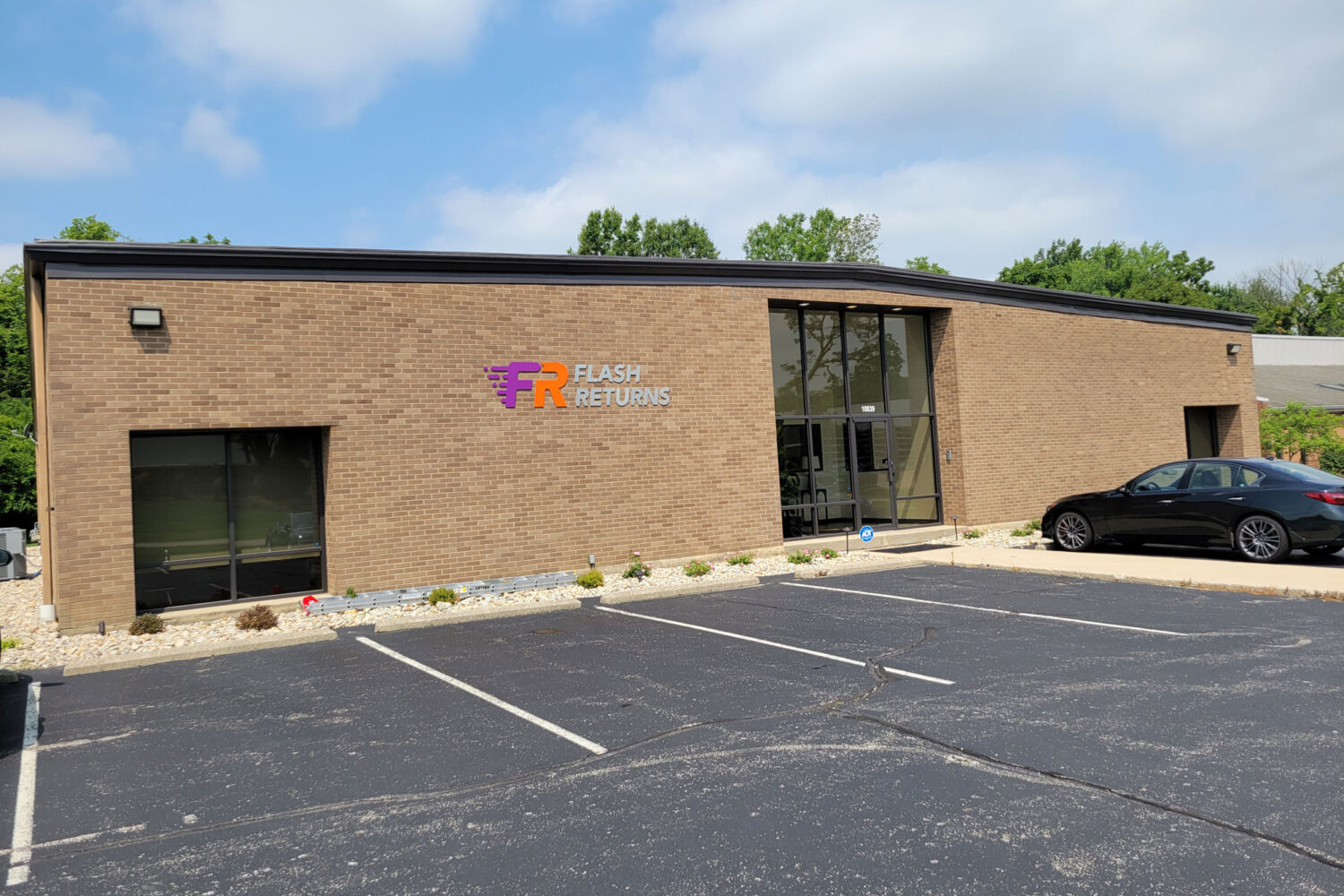 Flash Returns Exterior sign