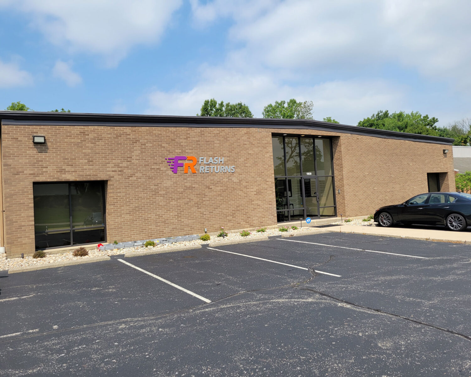 Flash Returns Exterior sign